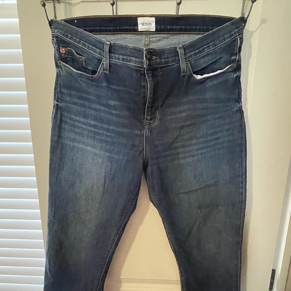 Hudson Jeans in the style “Krista” low-rise super skinny jeans